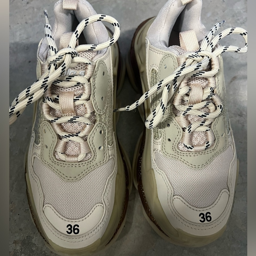 Balenciaga triple S sneakers Beige 🥯